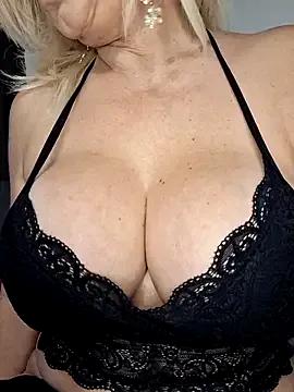 Discover sexy slut Milfevapeccato milfevapeccato from StripChat