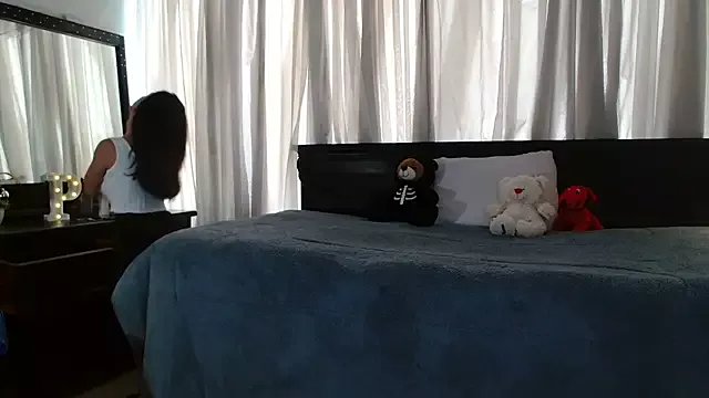 Freechat MINI_Petite on StripChat