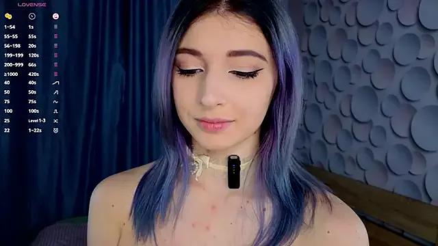 MinnieHiness on StripChat 