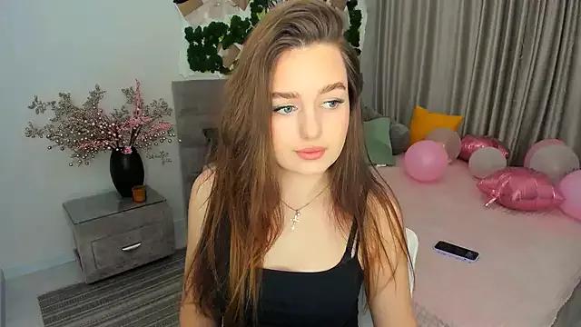 MiracleCurly on StripChat 