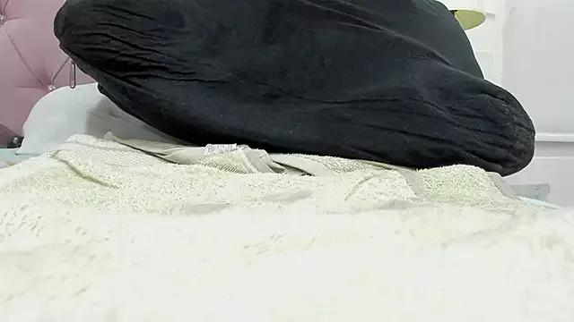 Freechat MonicaSchwartz on StripChat