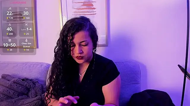 Moon_shaddow on StripChat