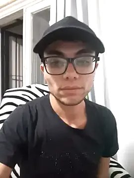 Naughty_Boy13 — tocarme los pezones