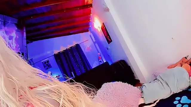 Freechat Naugth_channel_ts on StripChat