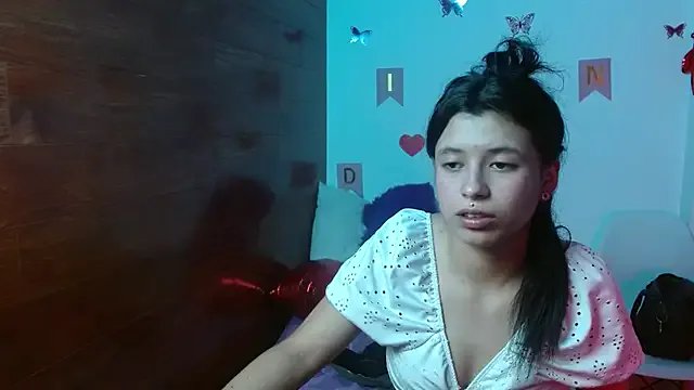 Freechat petite_coral on StripChat