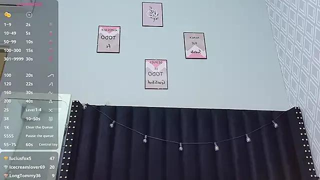petitelittleebony on StripChat 