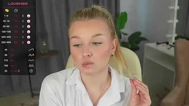 PhilippaChasey on StripChat 