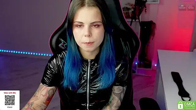 QueenAliceX from StripChat