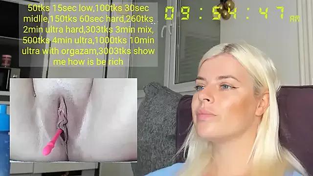 Freechat queenofthenighttt on StripChat