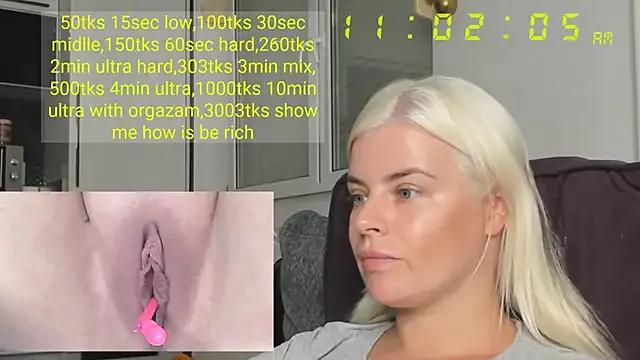 Freechat queenofthenighttt on StripChat