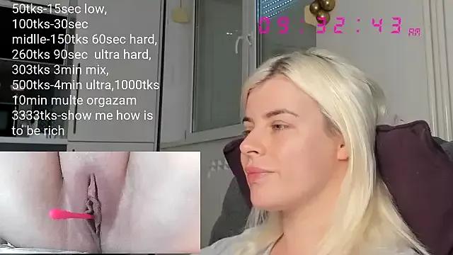 Freechat queenofthenighttt on StripChat