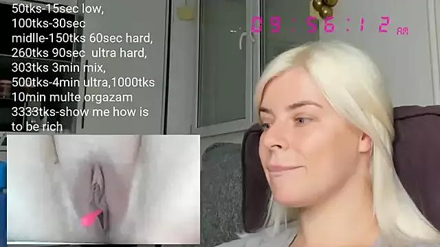 Freechat queenofthenighttt on StripChat