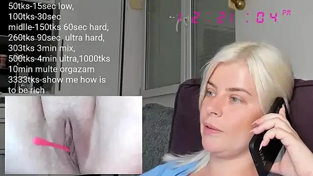 Freechat queenofthenighttt on StripChat