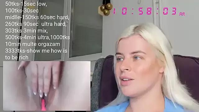 Freechat queenofthenighttt on StripChat