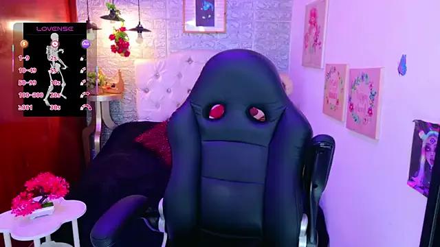 REDHOTTER_ on StripChat