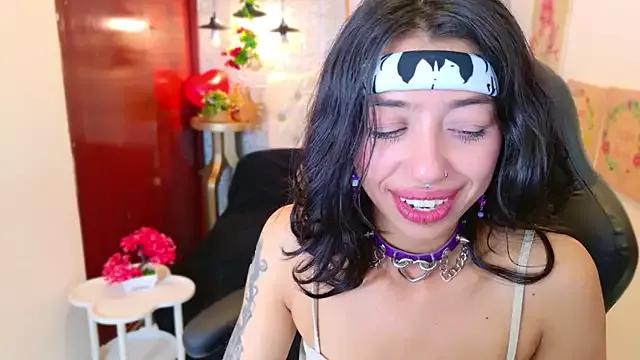 REDHOTTER_ on StripChat