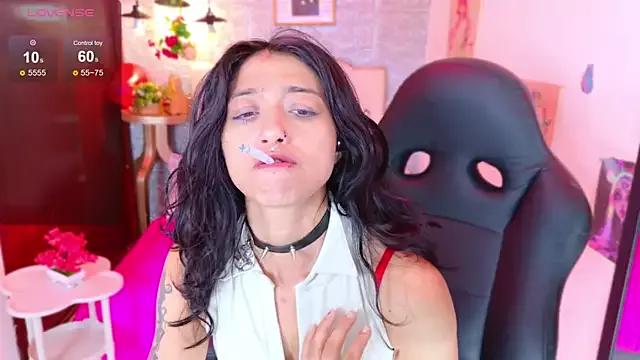 REDHOTTER_ on StripChat