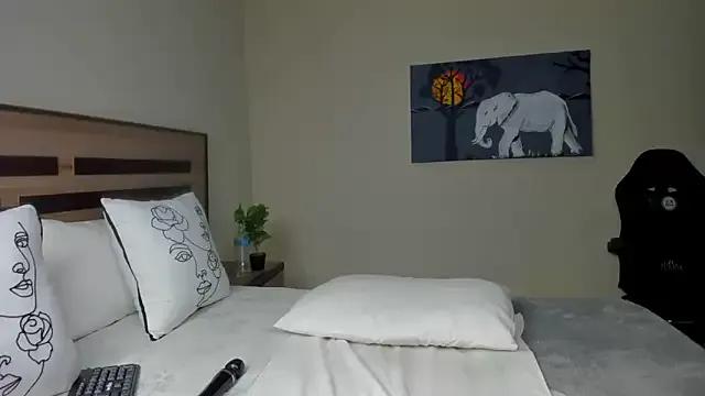 Renee-18 from StripChat