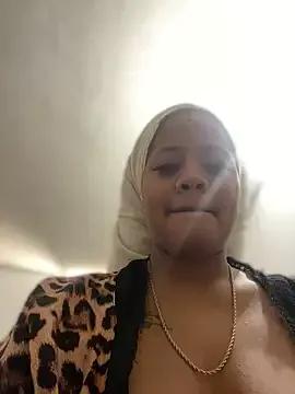 riri_brunnete on StripChat 