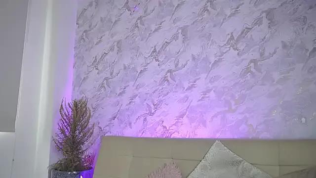 Freechat roselinedior on StripChat