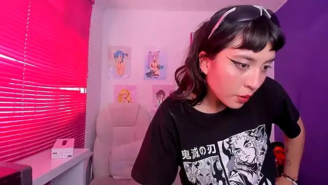Roxane_white on StripChat 