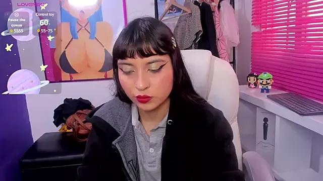 Roxane_white on StripChat 