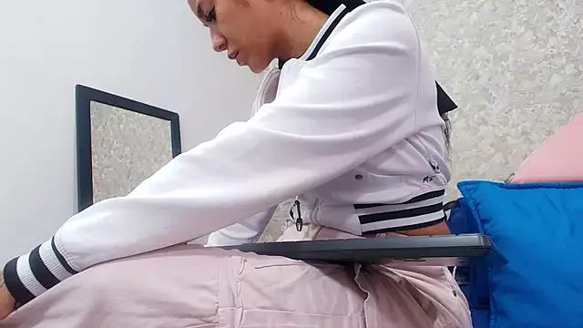 samanta_360 on StripChat 