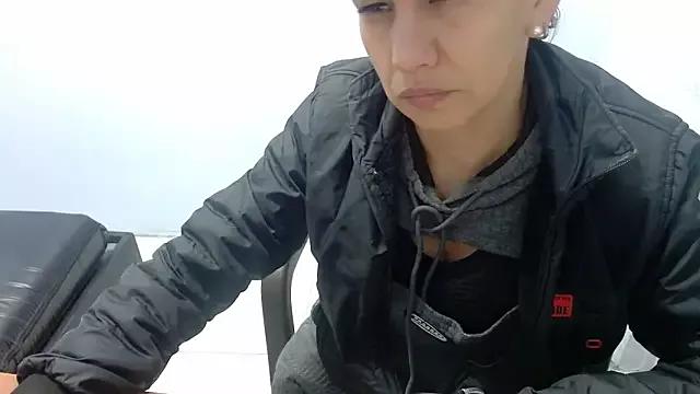 Samantha_Redsx21 on StripChat 