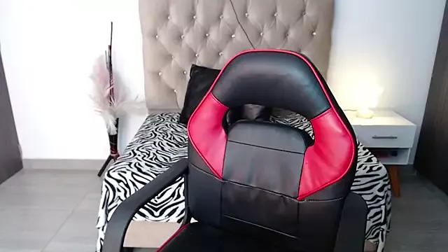 samanthaa_fox1 on StripChat