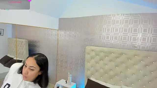 Sara_Desire on StripChat 