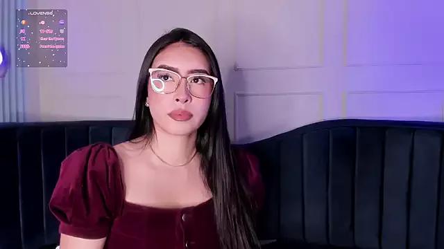 SarahMiler_ on StripChat 