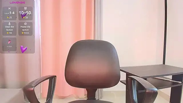 saray_reesee from StripChat