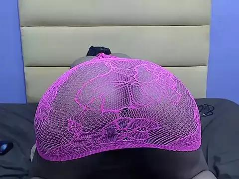 SashaSavageX on StripChat 