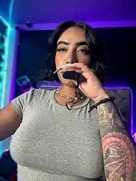 Scarlett-LS — Show saliva in boobs