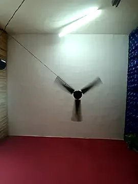 Freechat sexychutxxx7 on StripChat