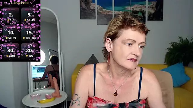SexyGrandma_ on StripChat