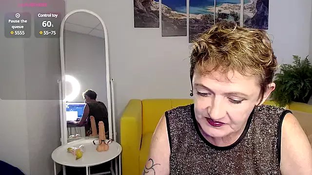 SexyGrandma_ on StripChat