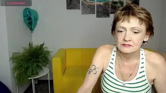 SexyGrandma_ on StripChat
