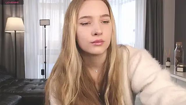 SheenaDrye on StripChat 