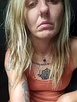 SheIsSomething on StripChat