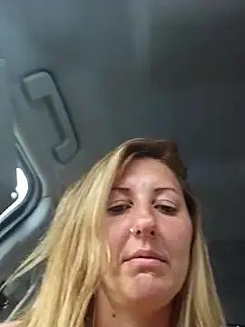 SheIsSomething on StripChat