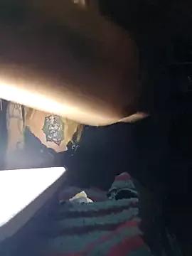 SheIsSomething on StripChat