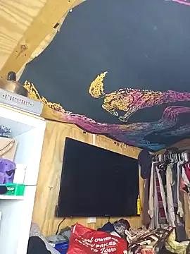 SheIsSomething on StripChat