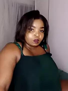 ShySexyBaddiexx on StripChat 