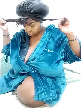 ShySexyBaddiexx on StripChat 