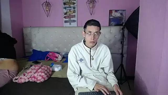 SimonAndJocelyn on StripChat 