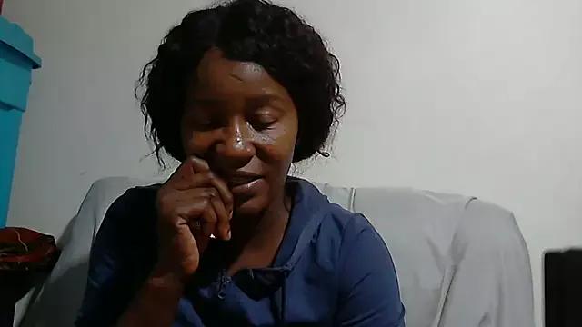 sluttylaura21 on StripChat 
