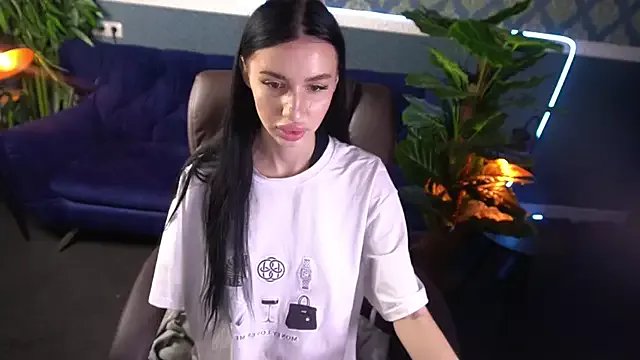 Snow_WhiteeeX on StripChat