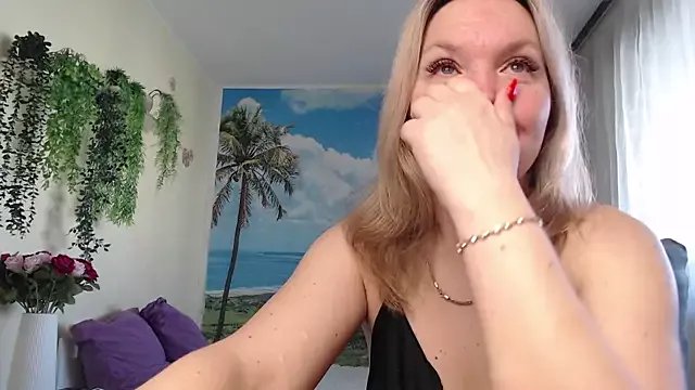 Freechat soaring_love on StripChat