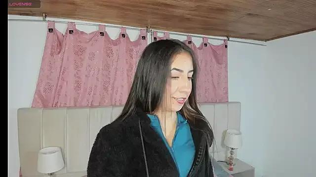 sophi_thaylor on StripChat 